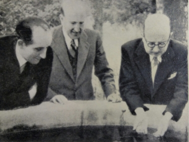 Con Vicente Aleixandre y Dámaso Alonso, en el jardín de este último.